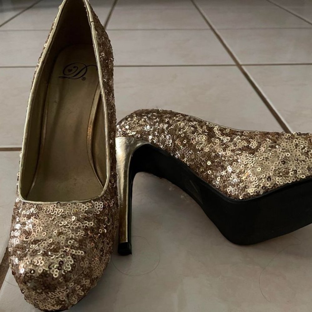 Heart in D womens heels